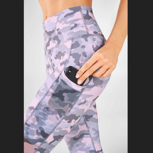 FABLETICS HAZE GREY PINK CAMO MILA POCKET CAPRI - Picture 1 of 8